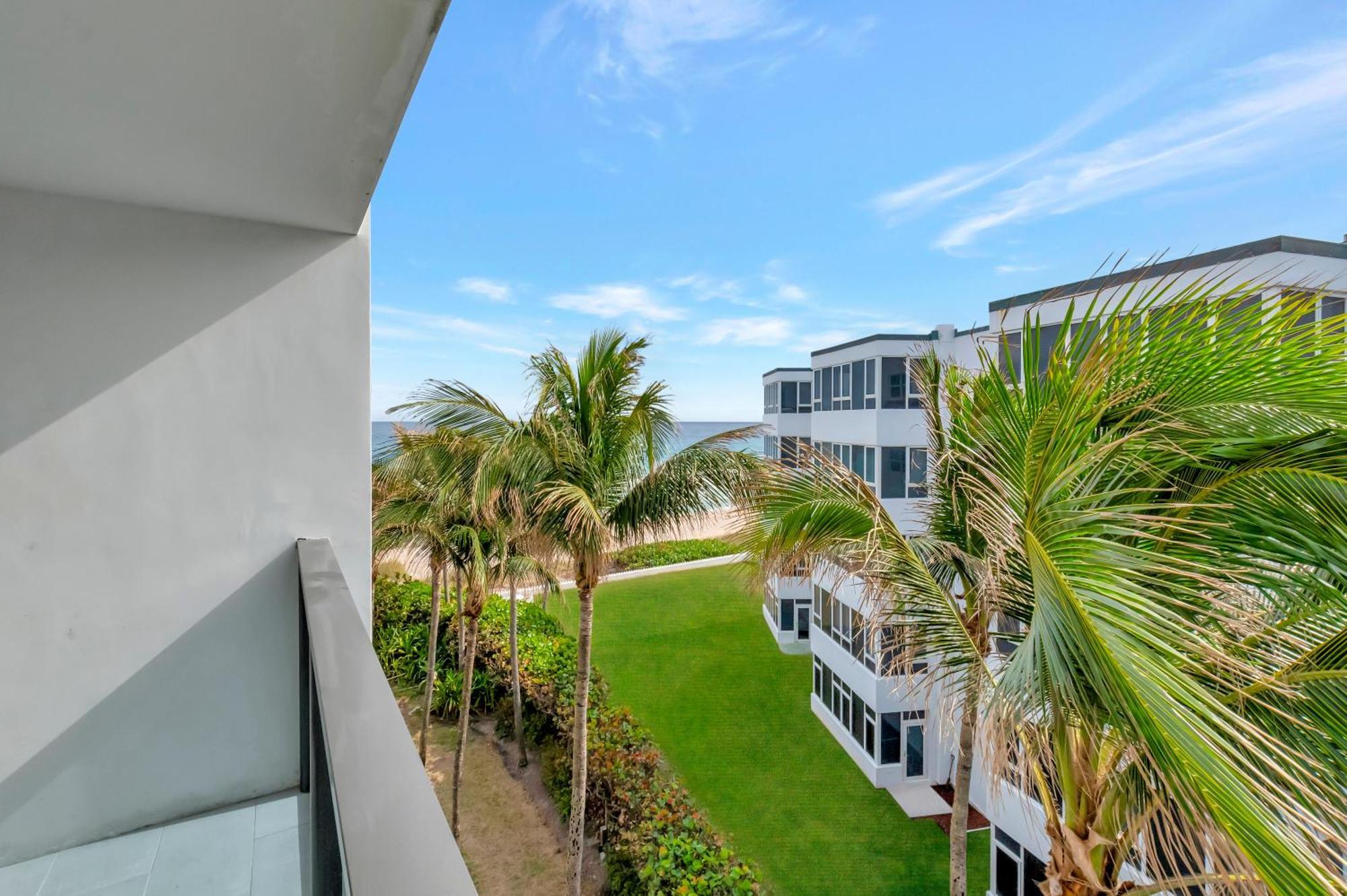 Tideline Palm Beach Ocean Resort And Spa Exterior foto